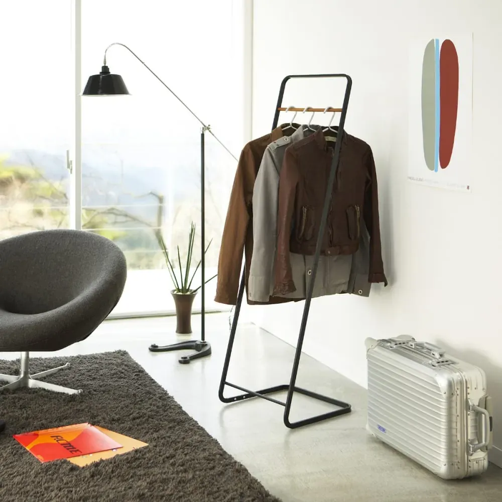 Illustration numéro 2 du produit Porte-manteau H140 cm - Noir