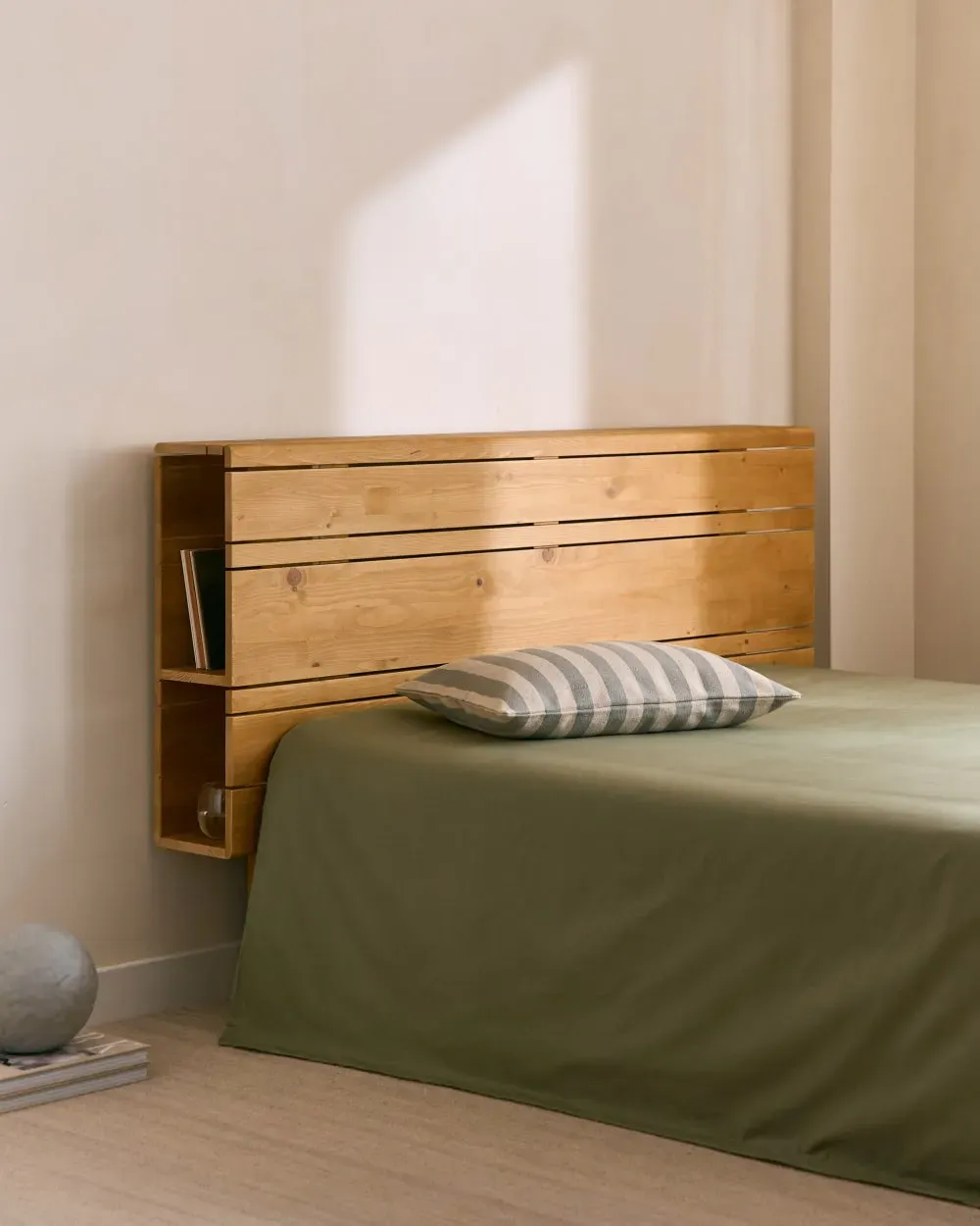 Illustration numéro 2 du produit Tête de lit en bois avec rangement, 160 cm