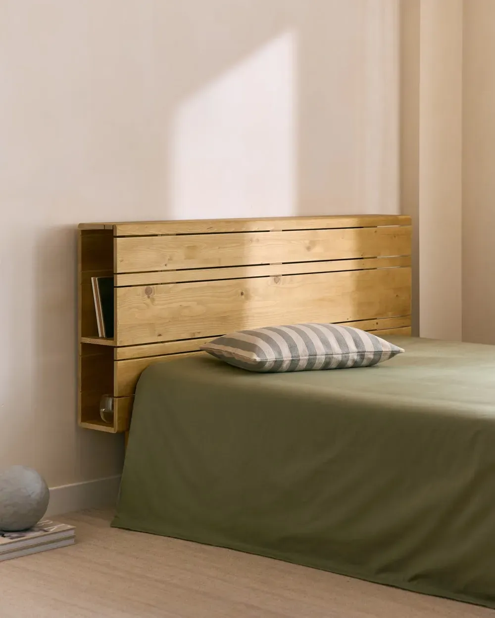 Illustration numéro 2 du produit Tête de lit en bois avec rangement, 190 cm