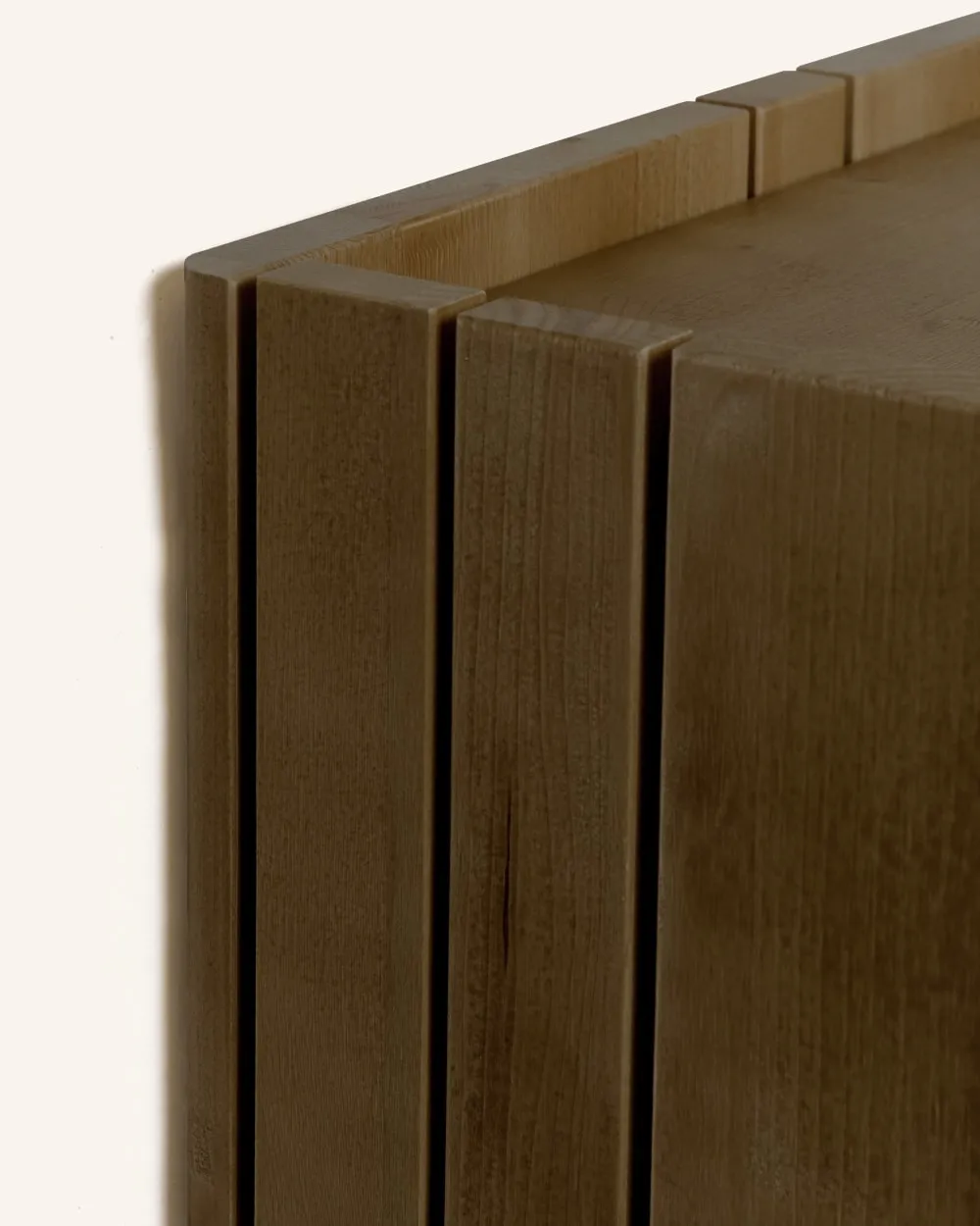 Illustration numéro 2 du produit Table de chevet en bois