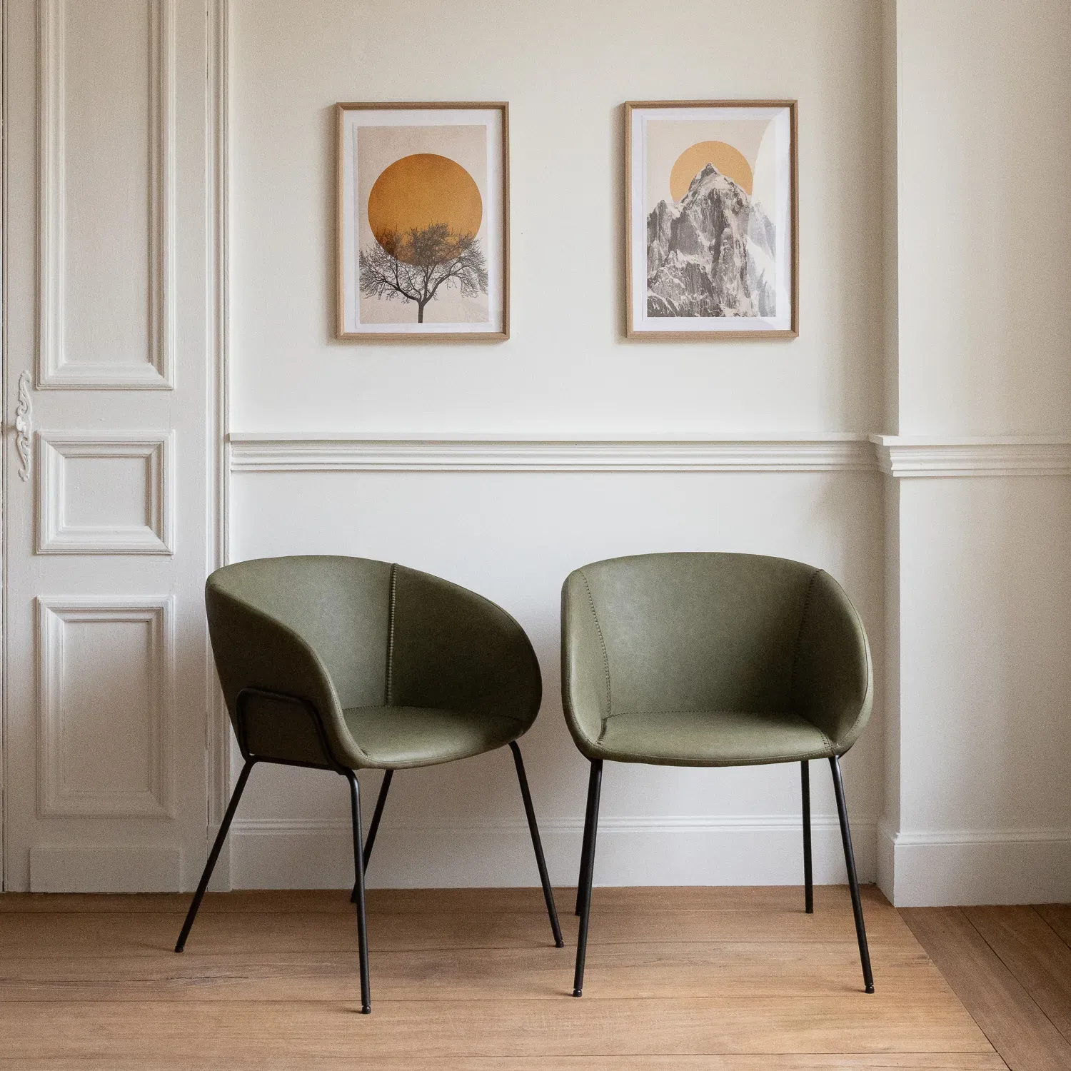 Illustration numéro 2 du produit Lot de 2 chaises en simili vert