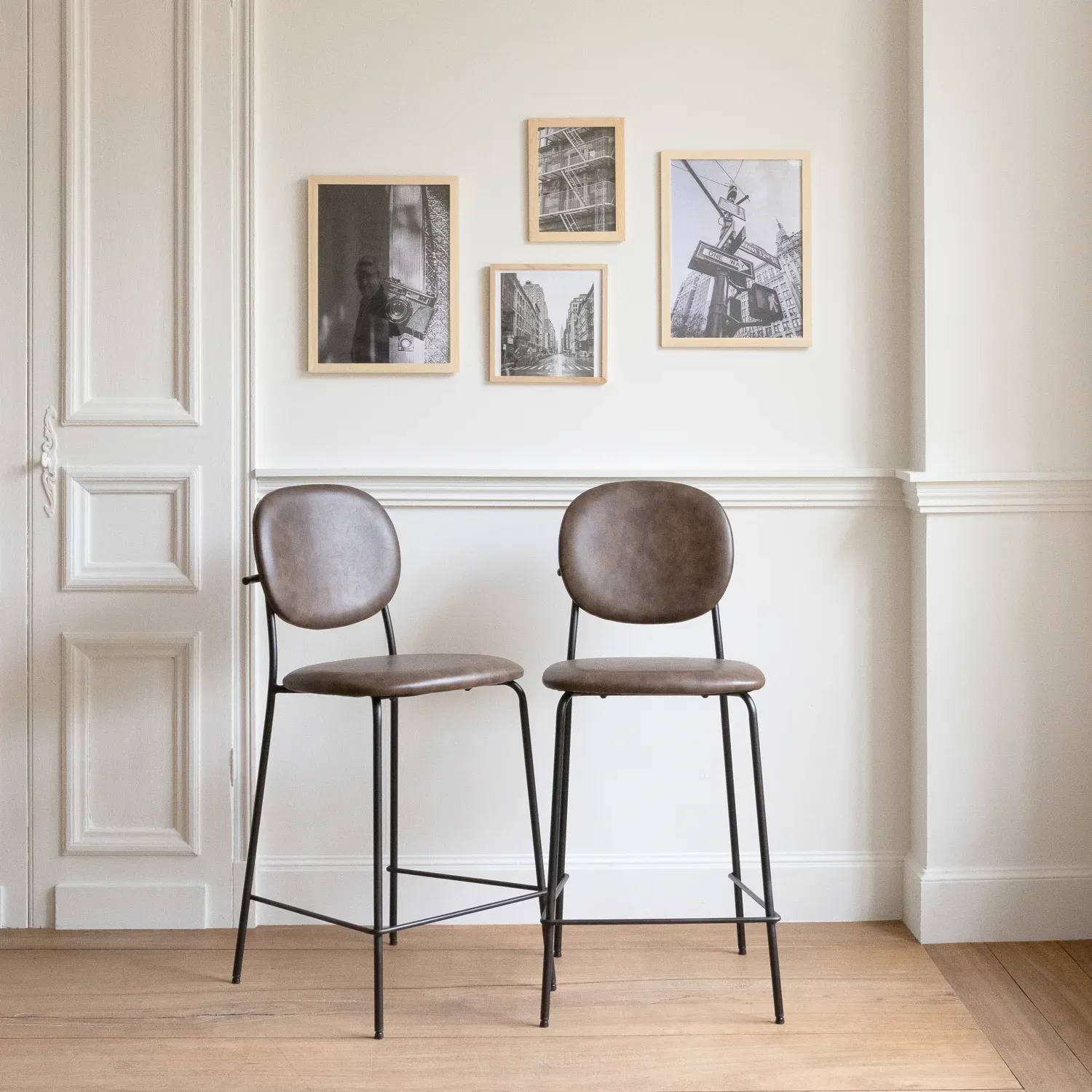 Illustration numéro 2 du produit Lot de 2 tabourets de bar en simili marron