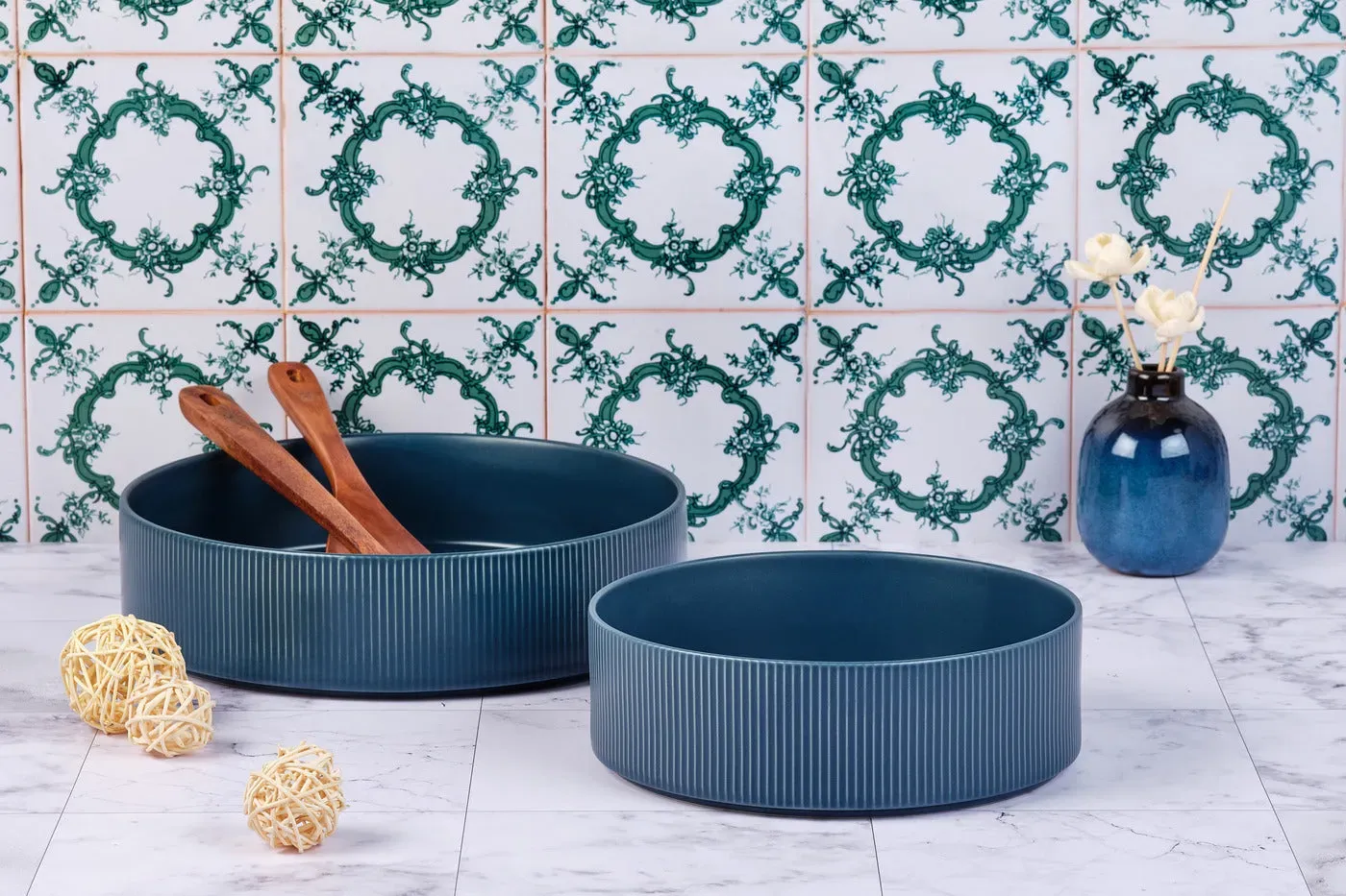 Illustration numéro 2 du produit Saladier en grès bleu D0