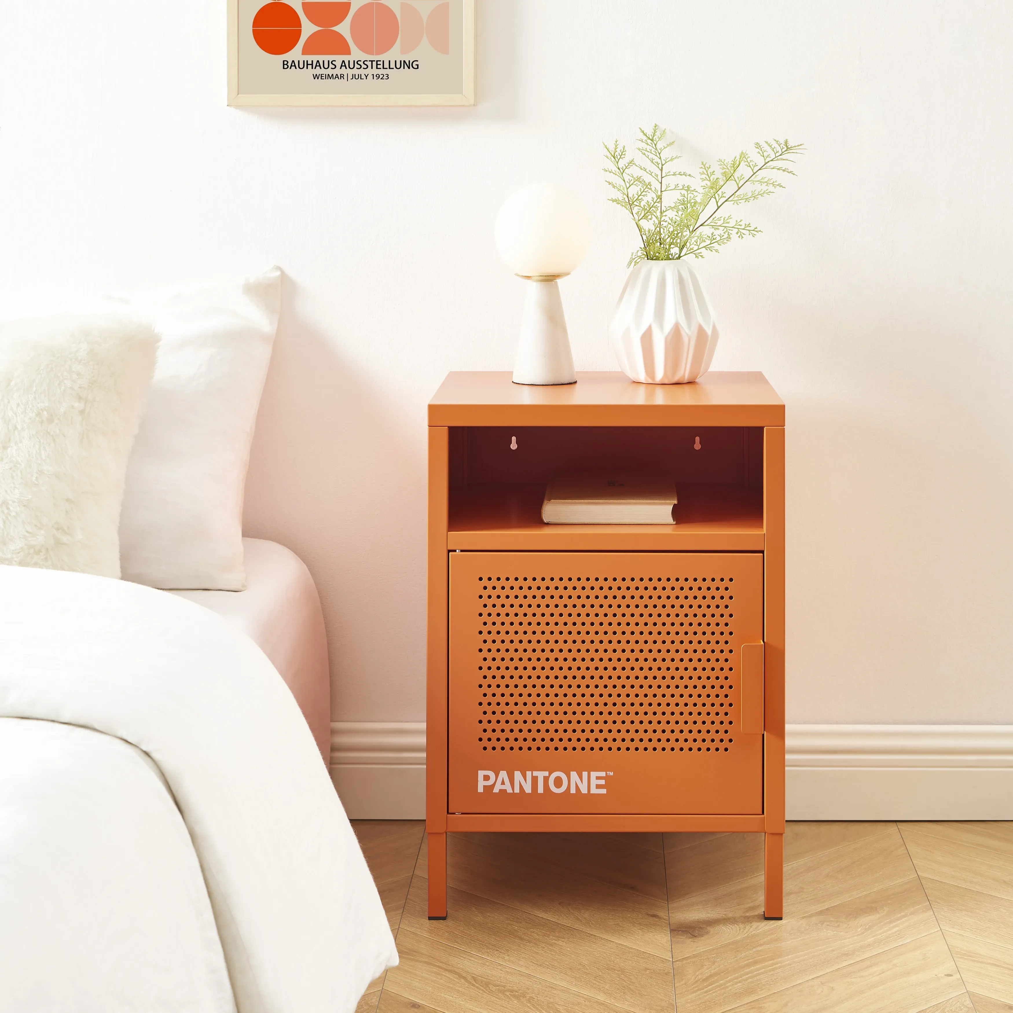 Illustration numéro 2 du produit Table de chevet métal orange 40cm