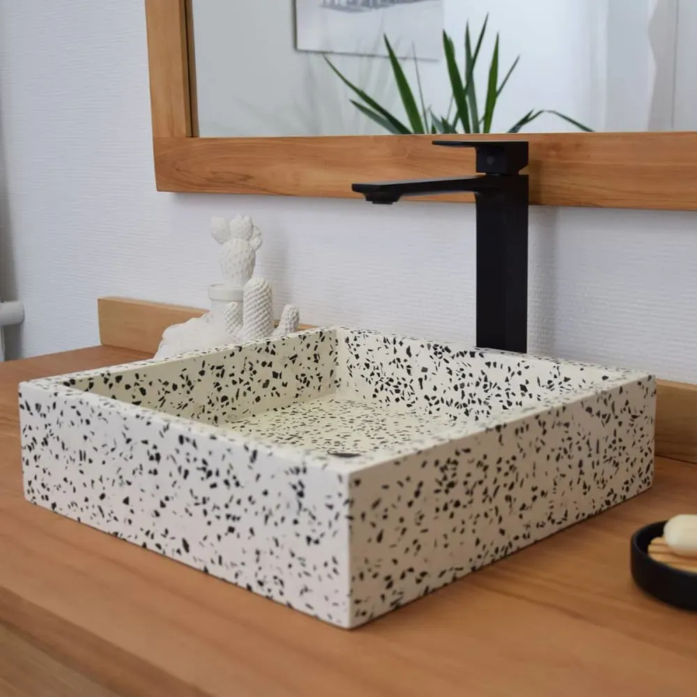 Illustration numéro 2 du produit Vasque à poser en terrazzo crème 40 × 40