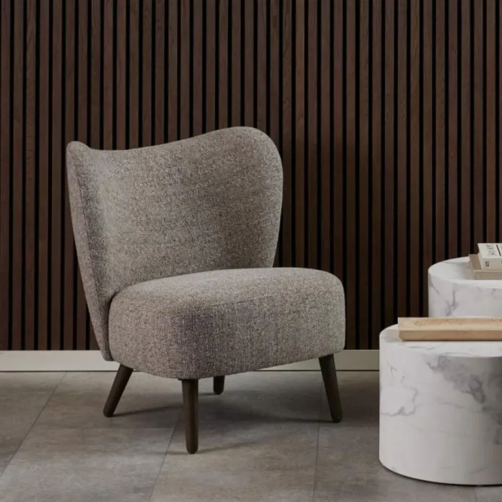 Illustration numéro 2 du produit Fauteuil en tissu chiné crème et pieds en bois