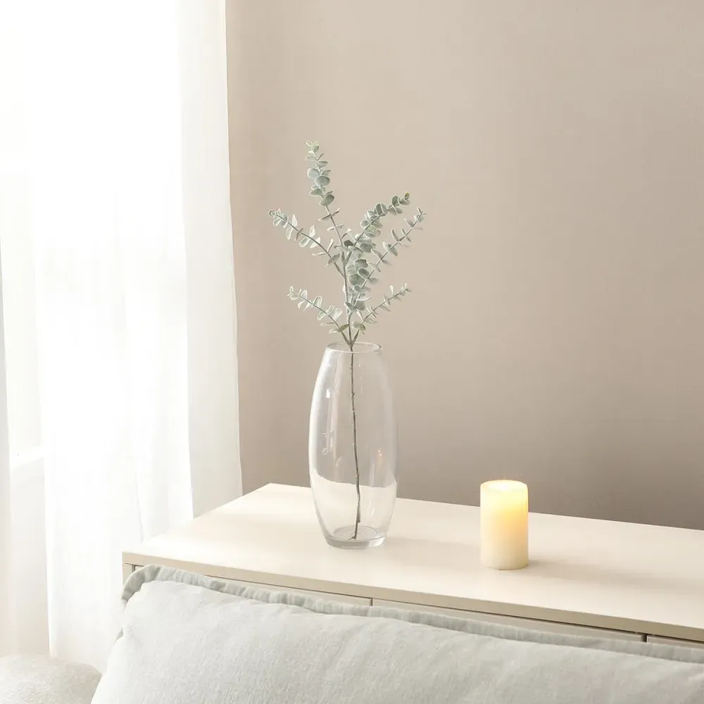 Illustration numéro 2 du produit Tige d'eucalyptus artificielle verte H53