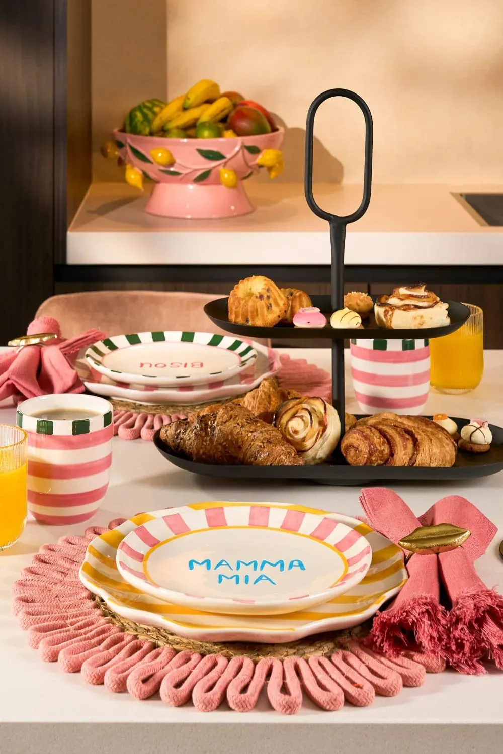 Illustration numéro 2 du produit Présentoir en métal noir H37