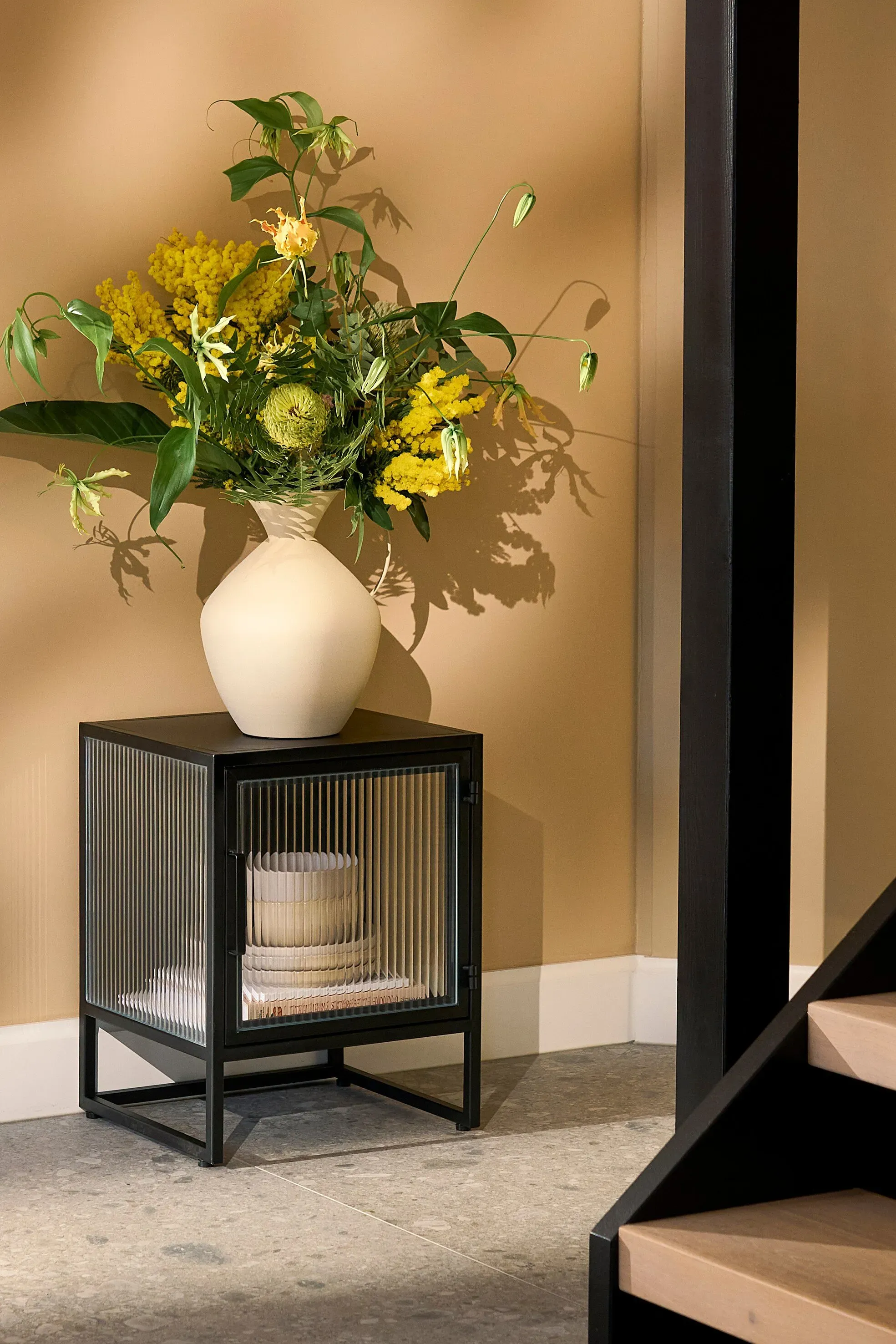 Illustration numéro 2 du produit Armoire de rangement avec portes en métal noir 38x35x50