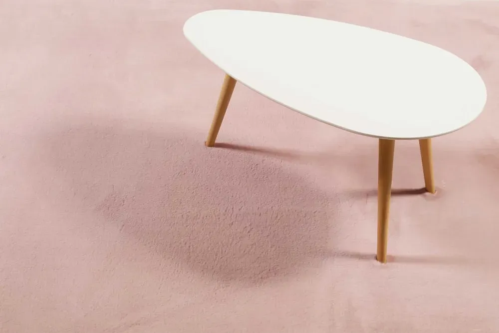 Illustration numéro 2 du produit Tapis effet peau de lapin doux tufté rose pour salon, chambre 60X90