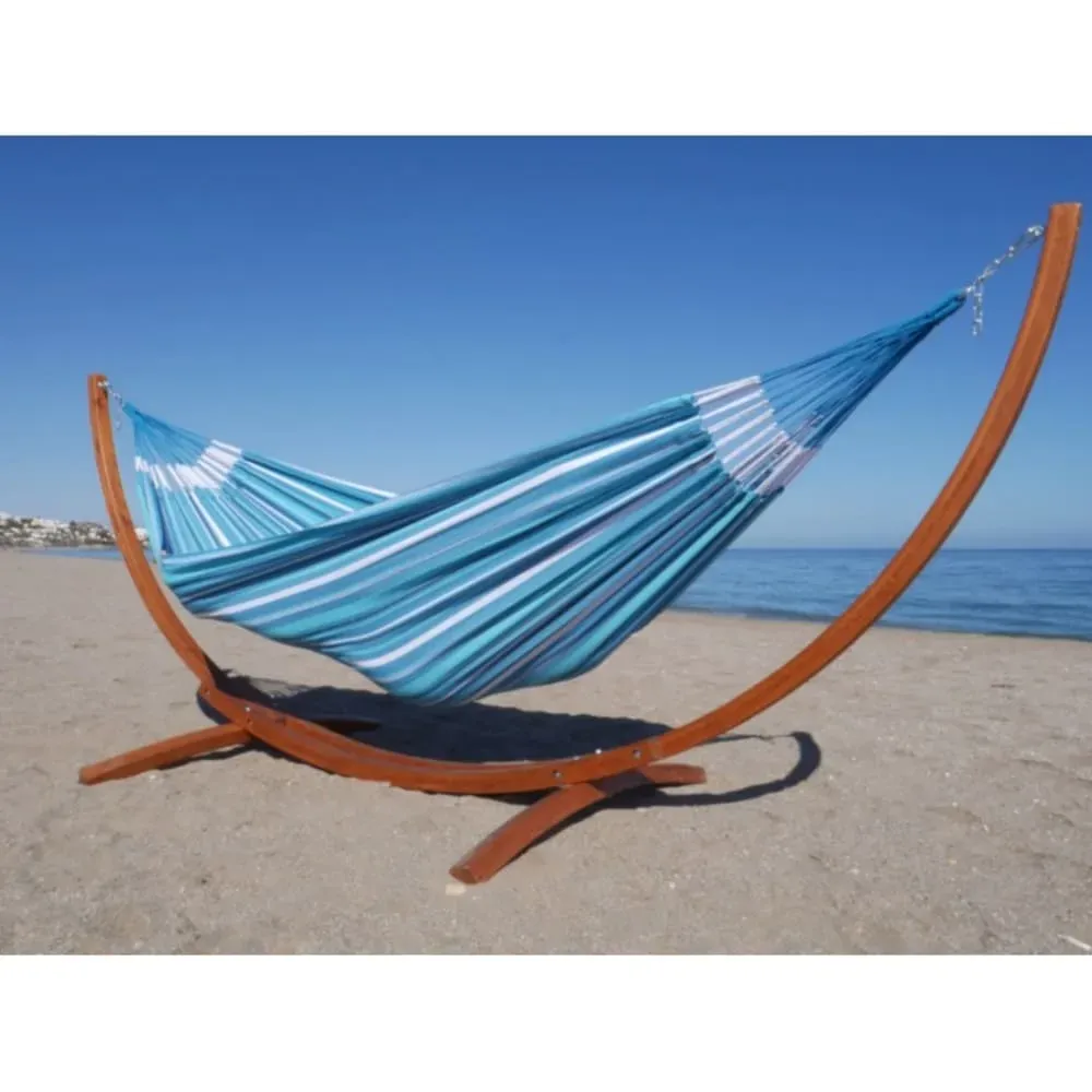 Illustration numéro 2 du produit hamac XXL en coton multicolore et support en bois de mélèze