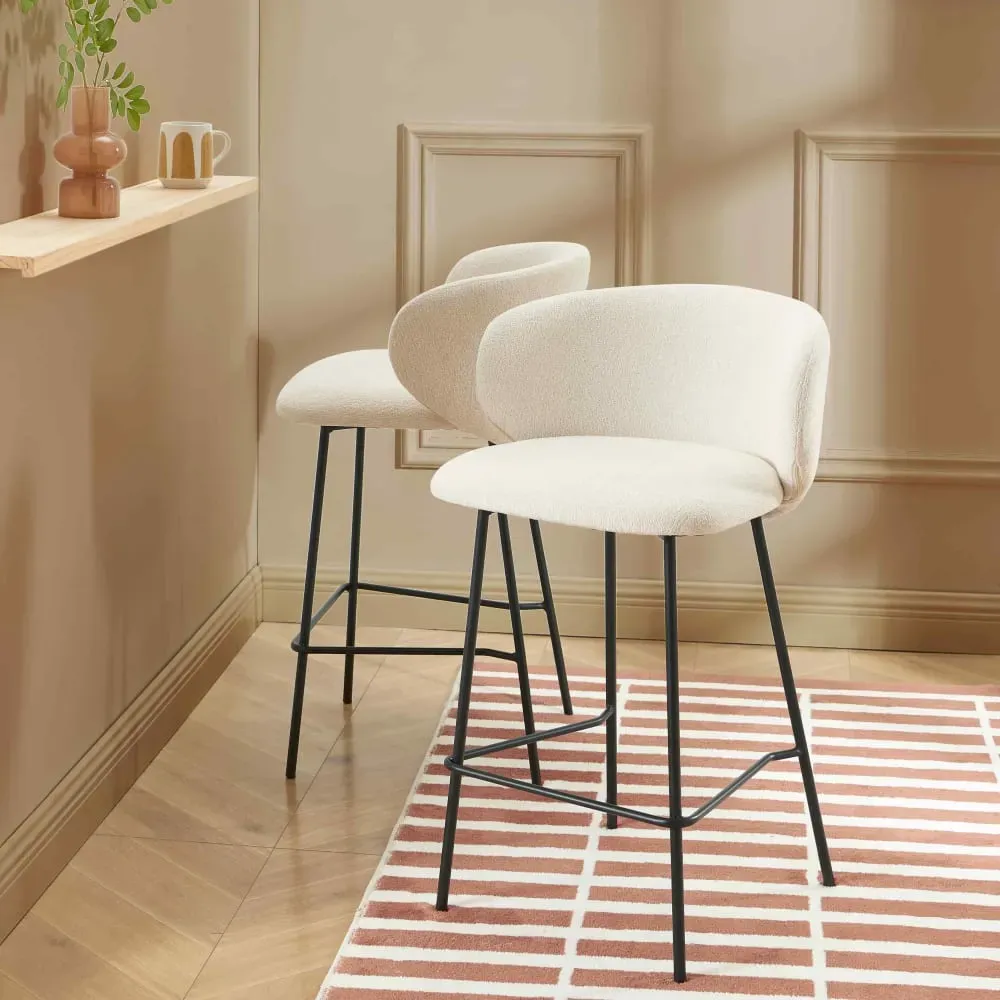 Illustration numéro 2 du produit Lot de 2 tabourets tissu chenille écru et pieds métal noir