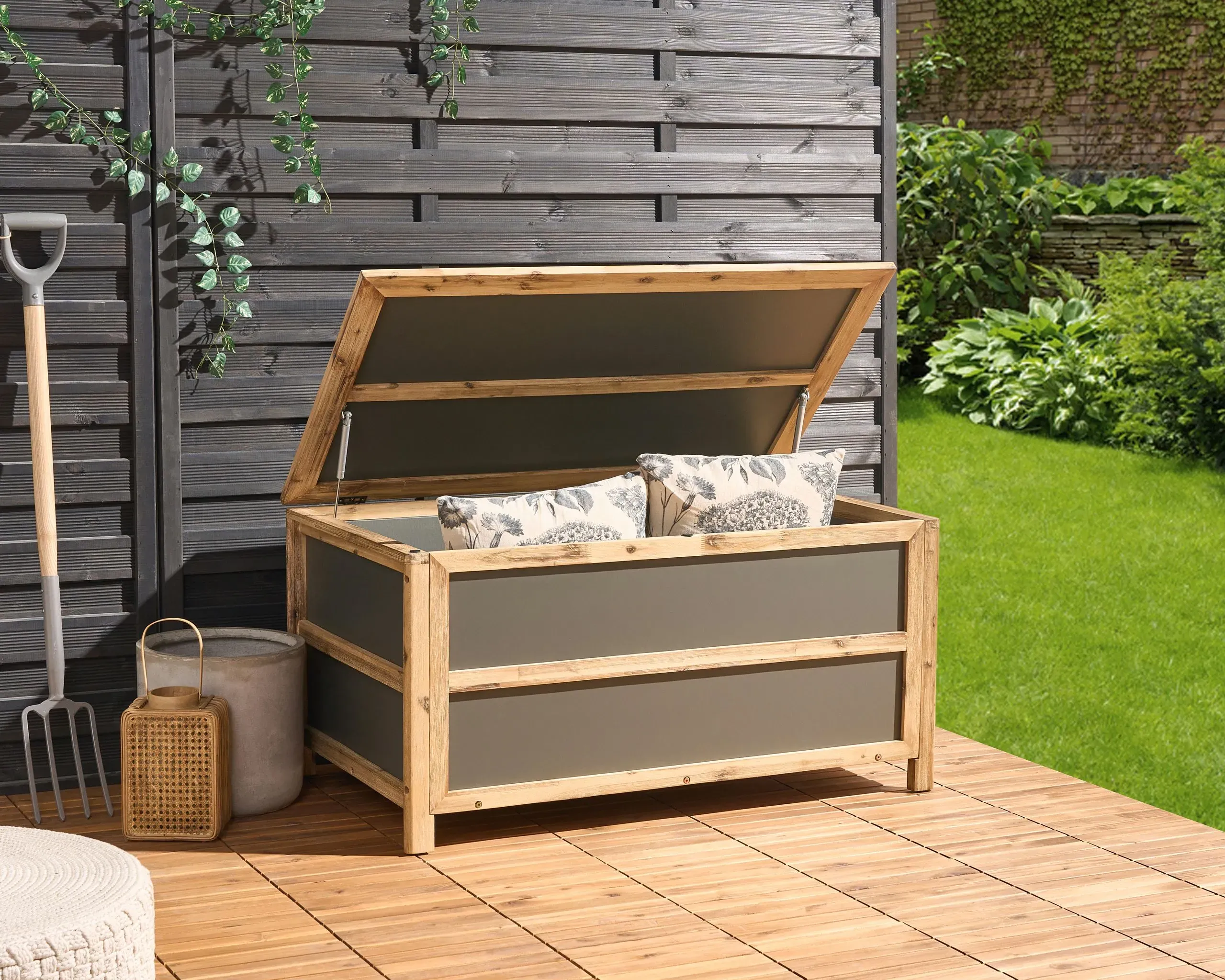 Illustration numéro 2 du produit Coffre de rangement béton 121 cm 72 cm gris