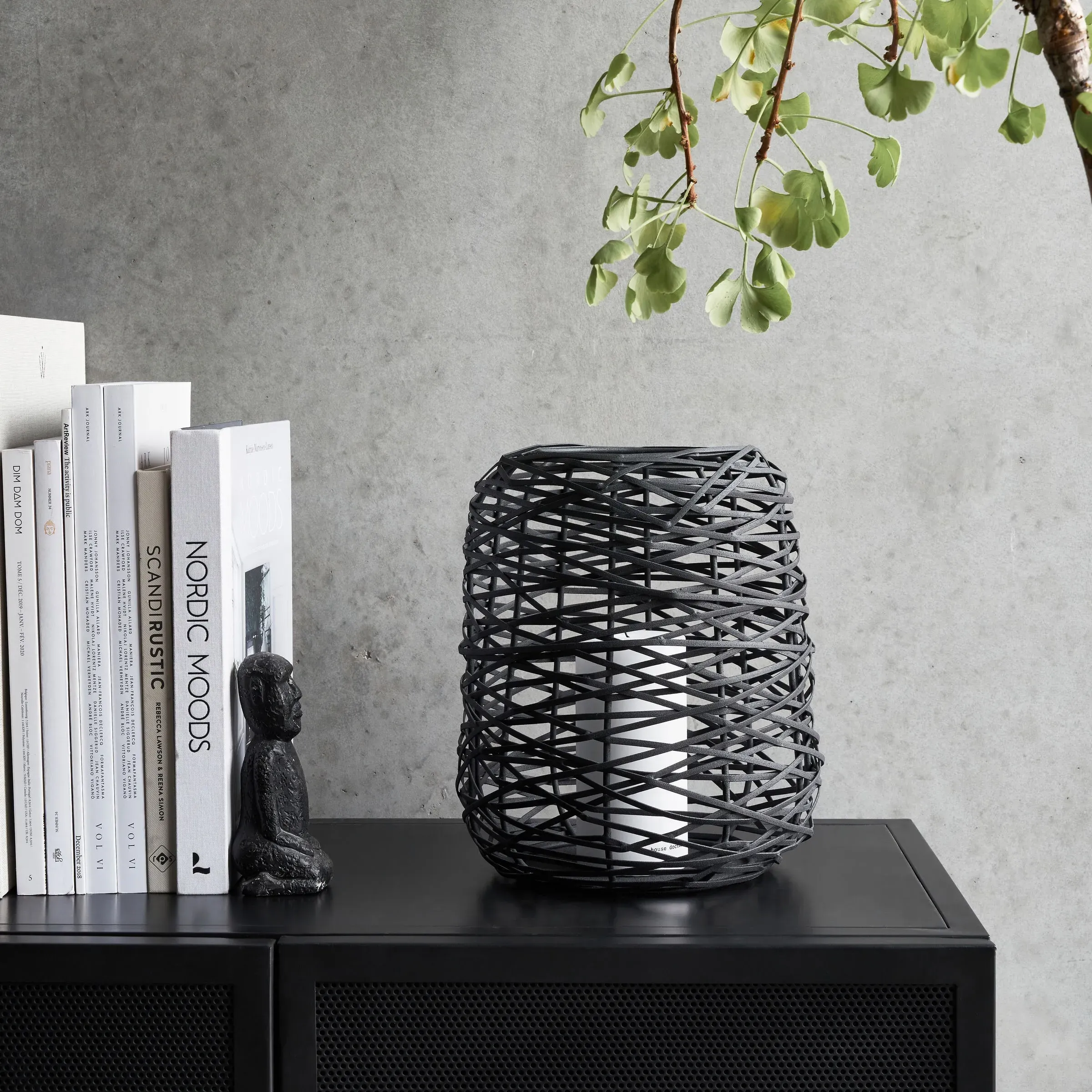 Illustration numéro 2 du produit Lanterne en métal noir H27