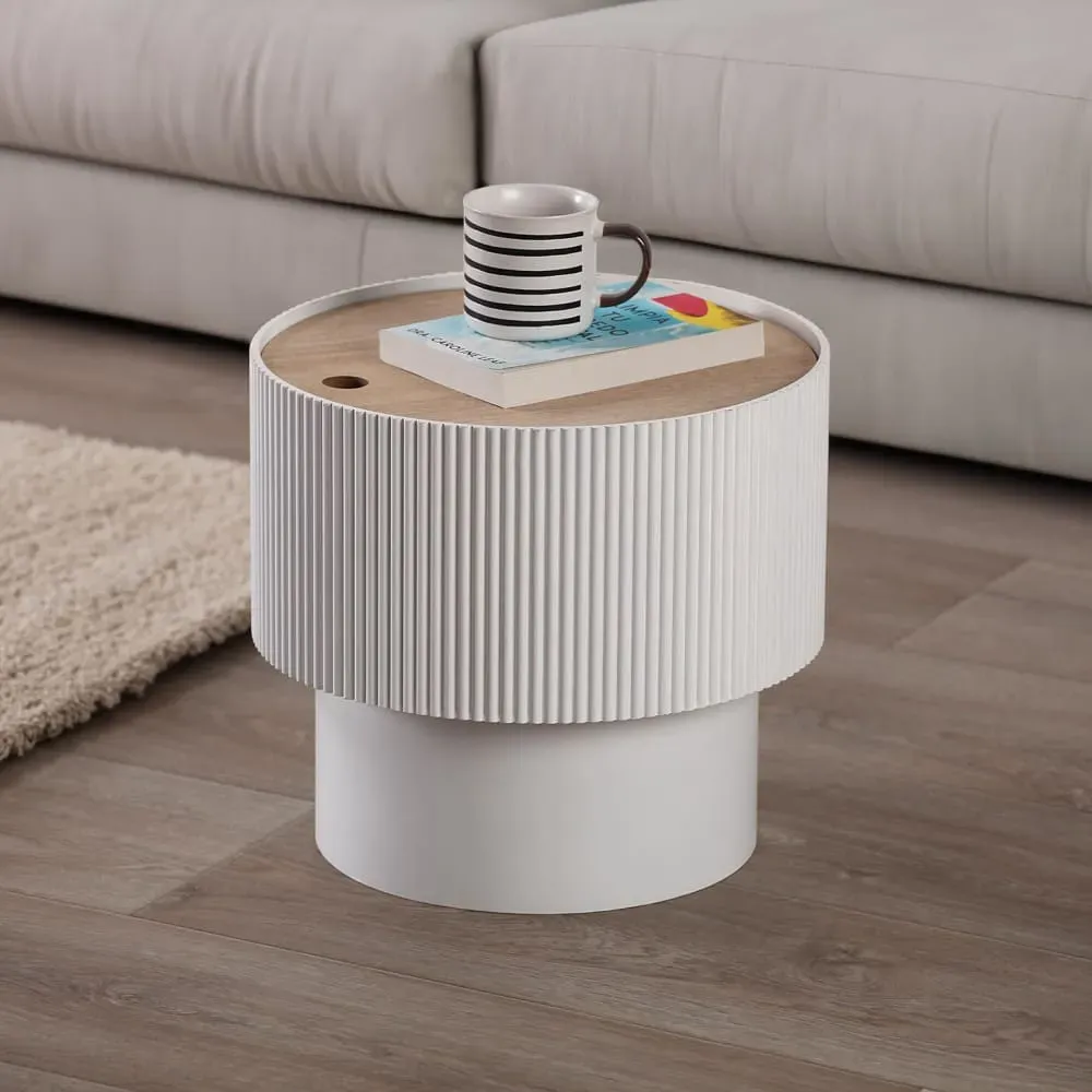 Illustration numéro 2 du produit Table d'appoint en fer blanc