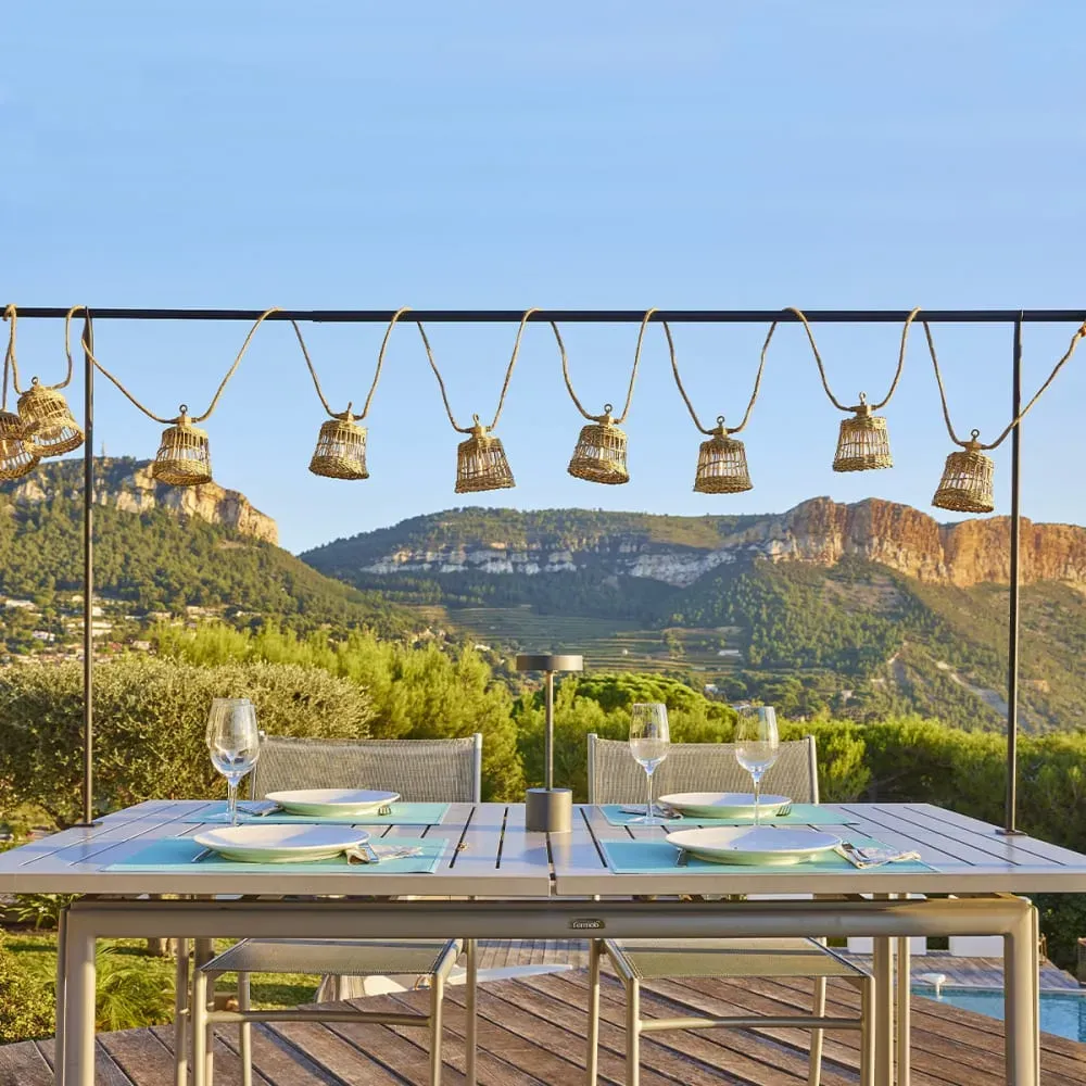 Illustration numéro 2 du produit Support Guirlande Acier Noir 4M