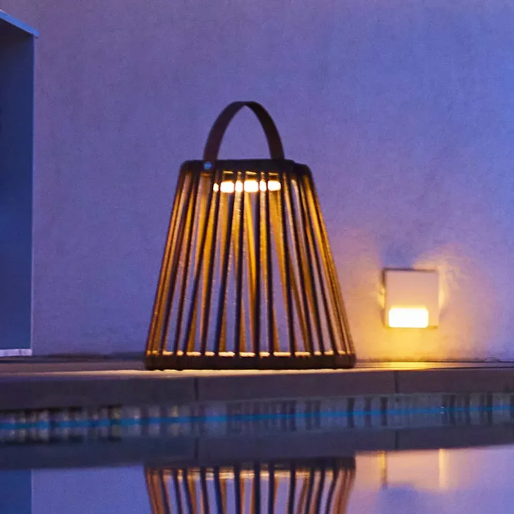 Illustration numéro 2 du produit Lanterne solaire rechargeable Polyrotin Marron H28CM