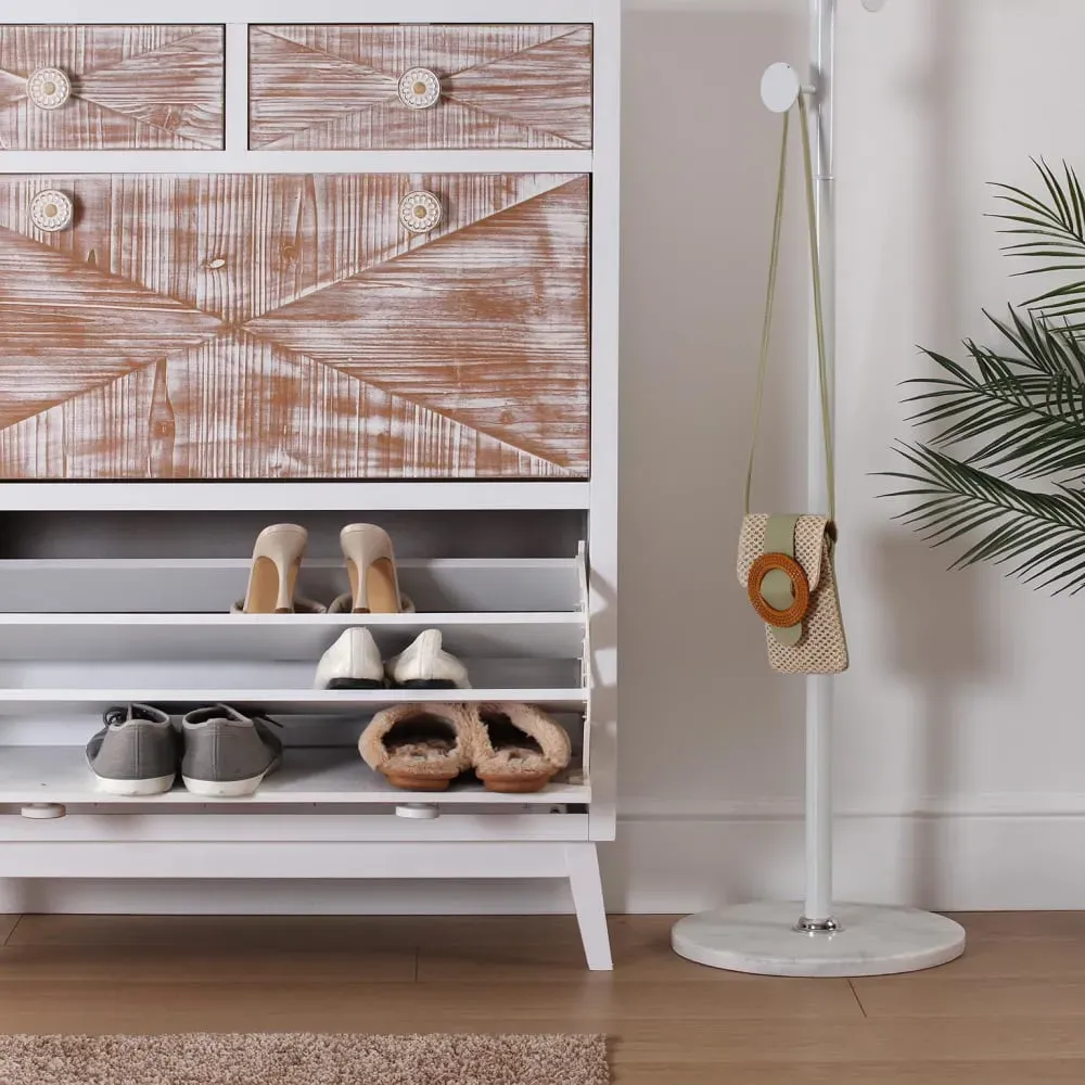 Illustration numéro 2 du produit Portemanteau sur pied en métal blanc