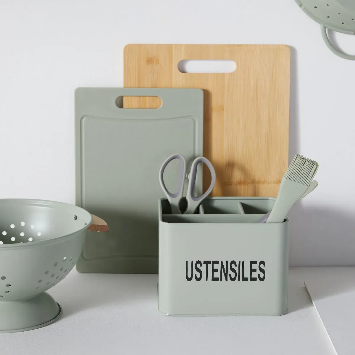 Illustration numéro 2 du produit Lot de 2 planches à découper en bois et silicone  29x20cm