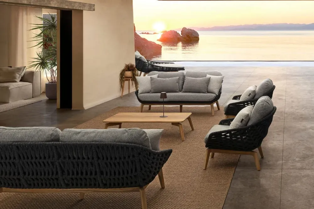 Illustration numéro 2 du produit Table basse de jardin rectangulaire en teck L120