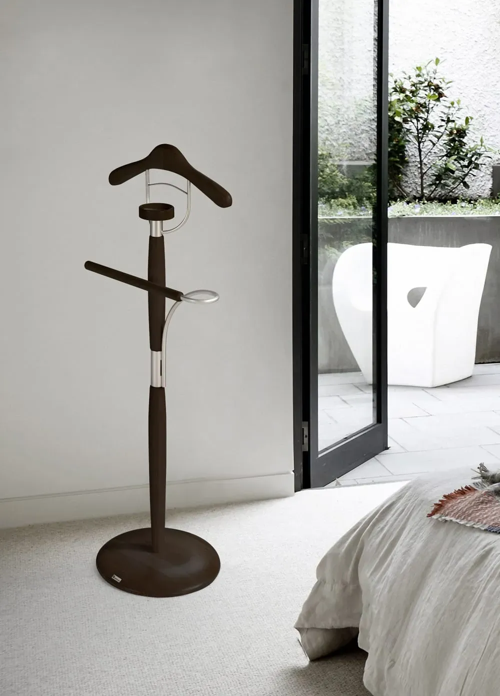 Illustration numéro 2 du produit Valet de nuit en bois de hêtre wengé 110x45x32 cm