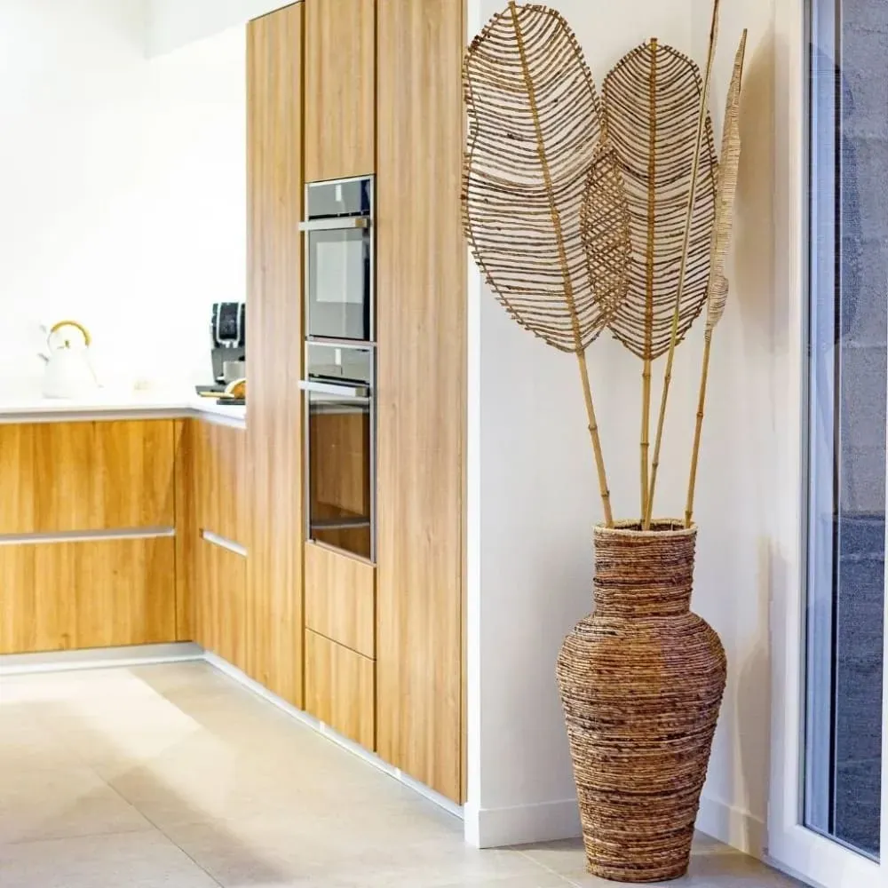 Illustration numéro 2 du produit Grande jarre en feuilles de bananier