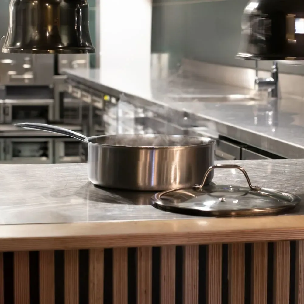 Illustration numéro 2 du produit Sauteuse acier inoxydable 24 cm - fait en France - tous feux