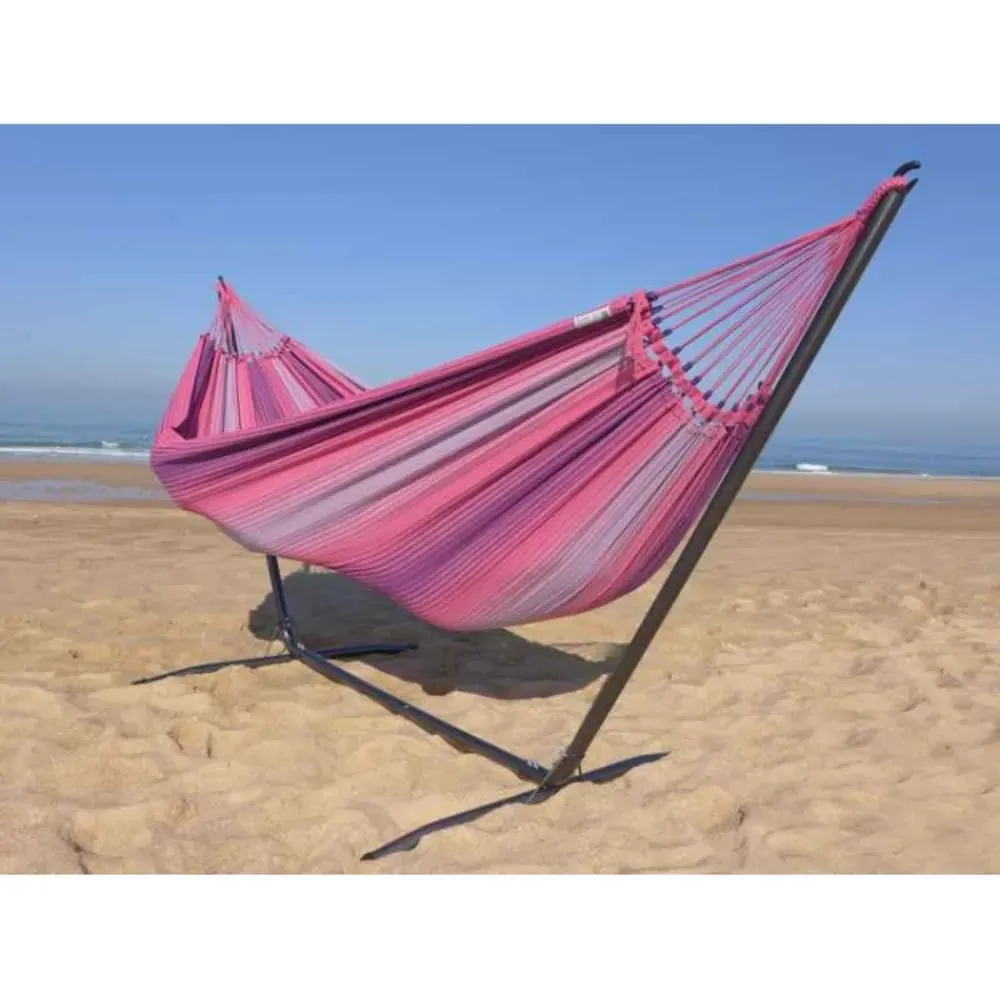 Illustration numéro 2 du produit Hamac XL en coton rose et support en mmétal