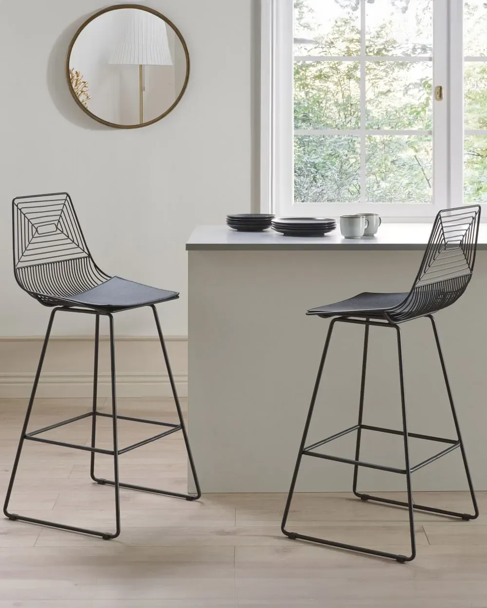 Illustration numéro 2 du produit Lot de 2 chaises de bar métal noir