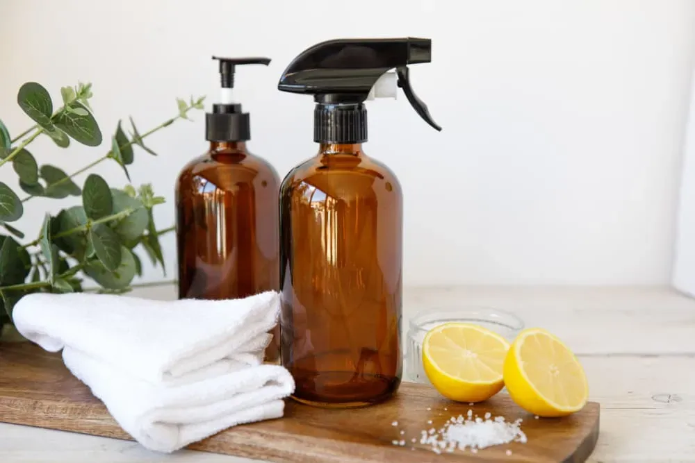 Illustration numéro 2 du produit Set De Pompe Et De Flacon Pulvérisateur En Verre Brun