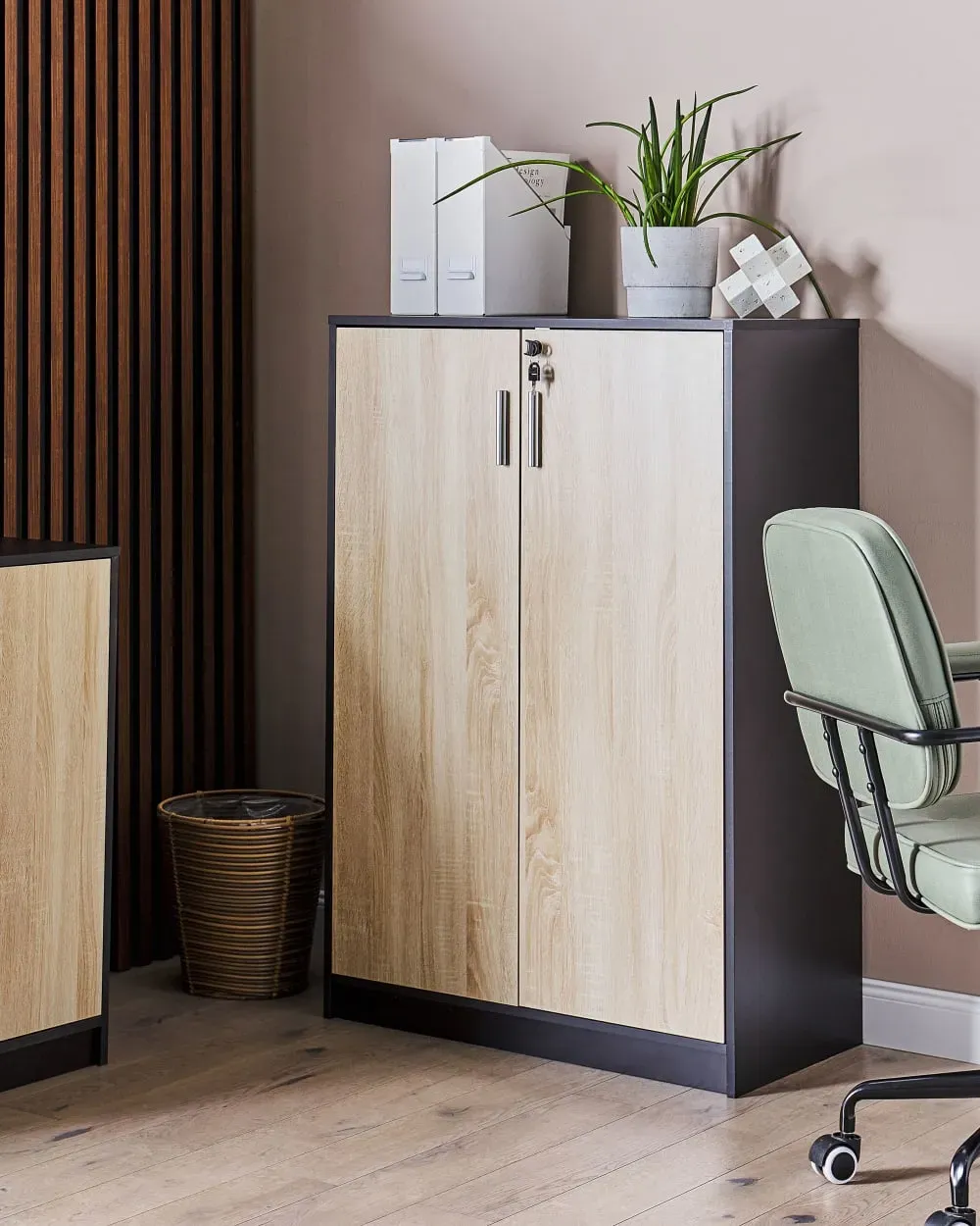 Illustration numéro 2 du produit Meuble de rangement marron noir