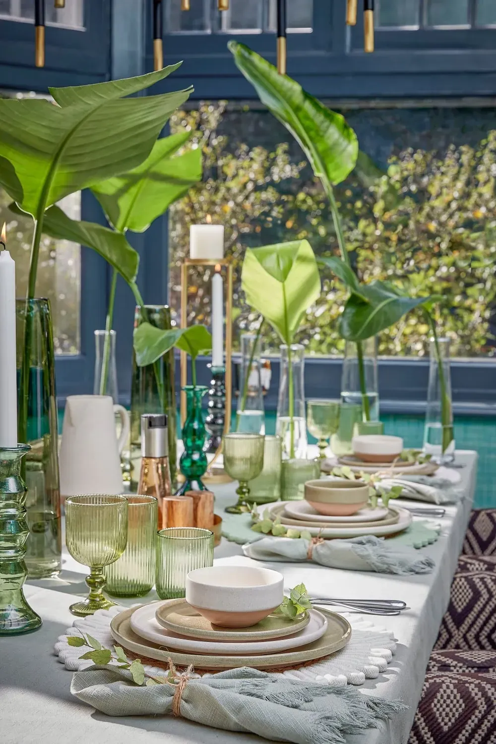 Illustration numéro 2 du produit Bougeoir en métal doré H48