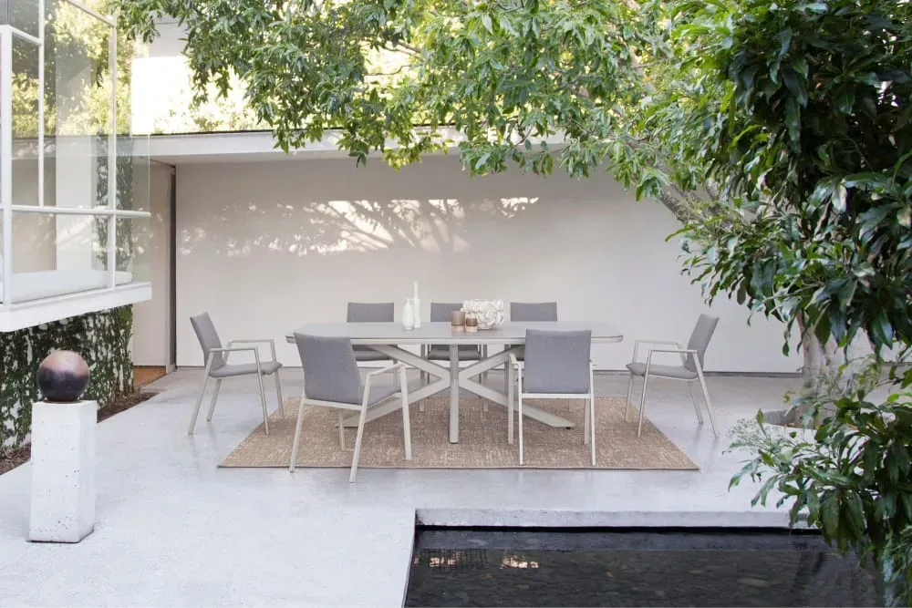 Illustration numéro 2 du produit Table de jardin en pierre et métal L240 10 places gris cendré