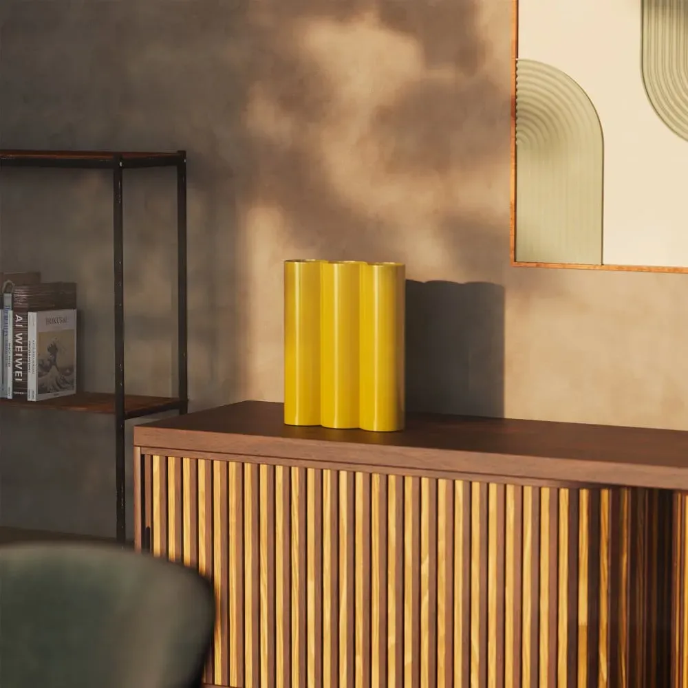 Illustration numéro 2 du produit Vase en métal - Jaune