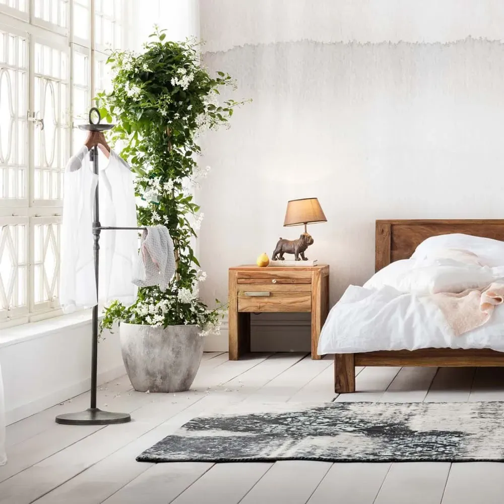 Illustration numéro 2 du produit Valet en manguier massif et acier plaqué zinc