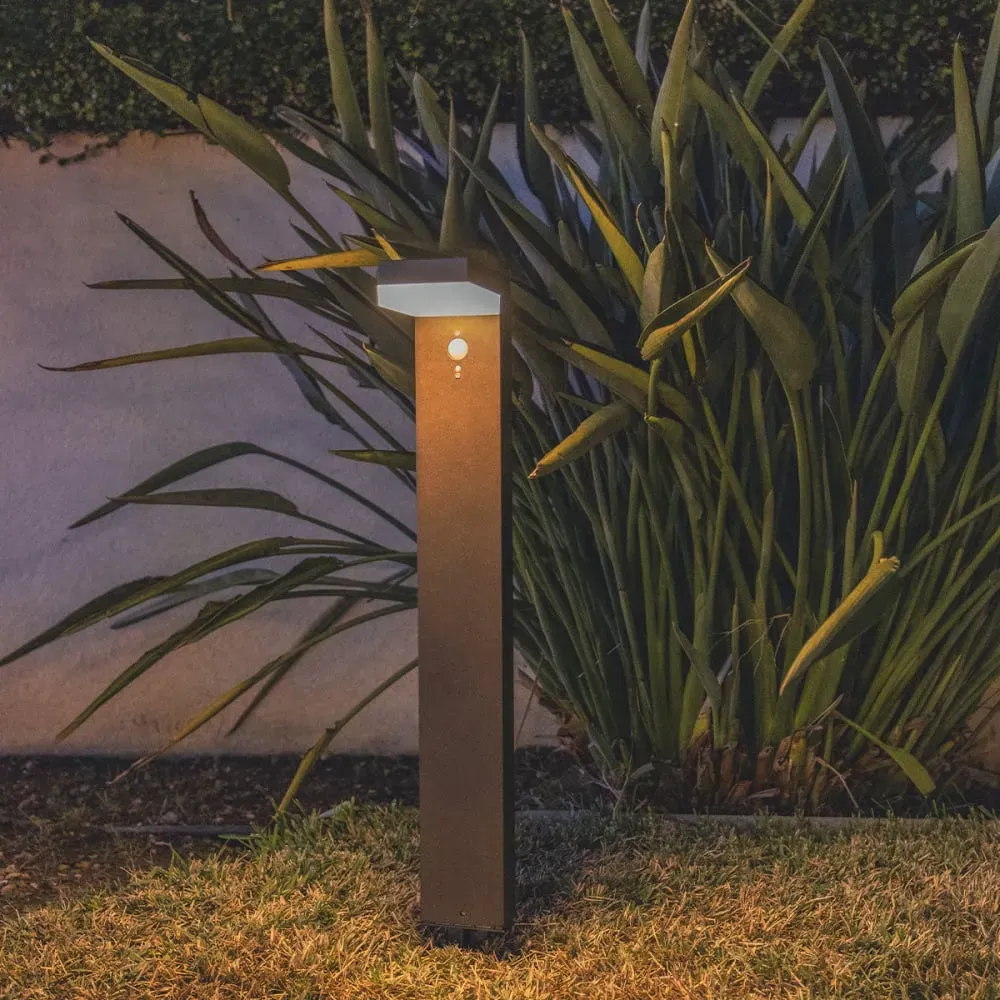 Illustration numéro 2 du produit Balise solaire à fixer ou à planter Aluminium Marron H50CM