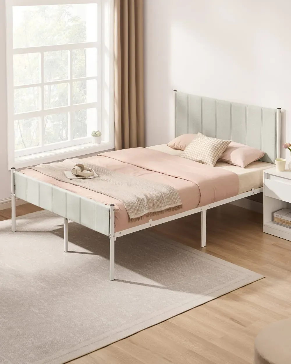 Illustration numéro 2 du produit Cadre de lit double 140 x 190 cm avec tête de lit rembourrée beige