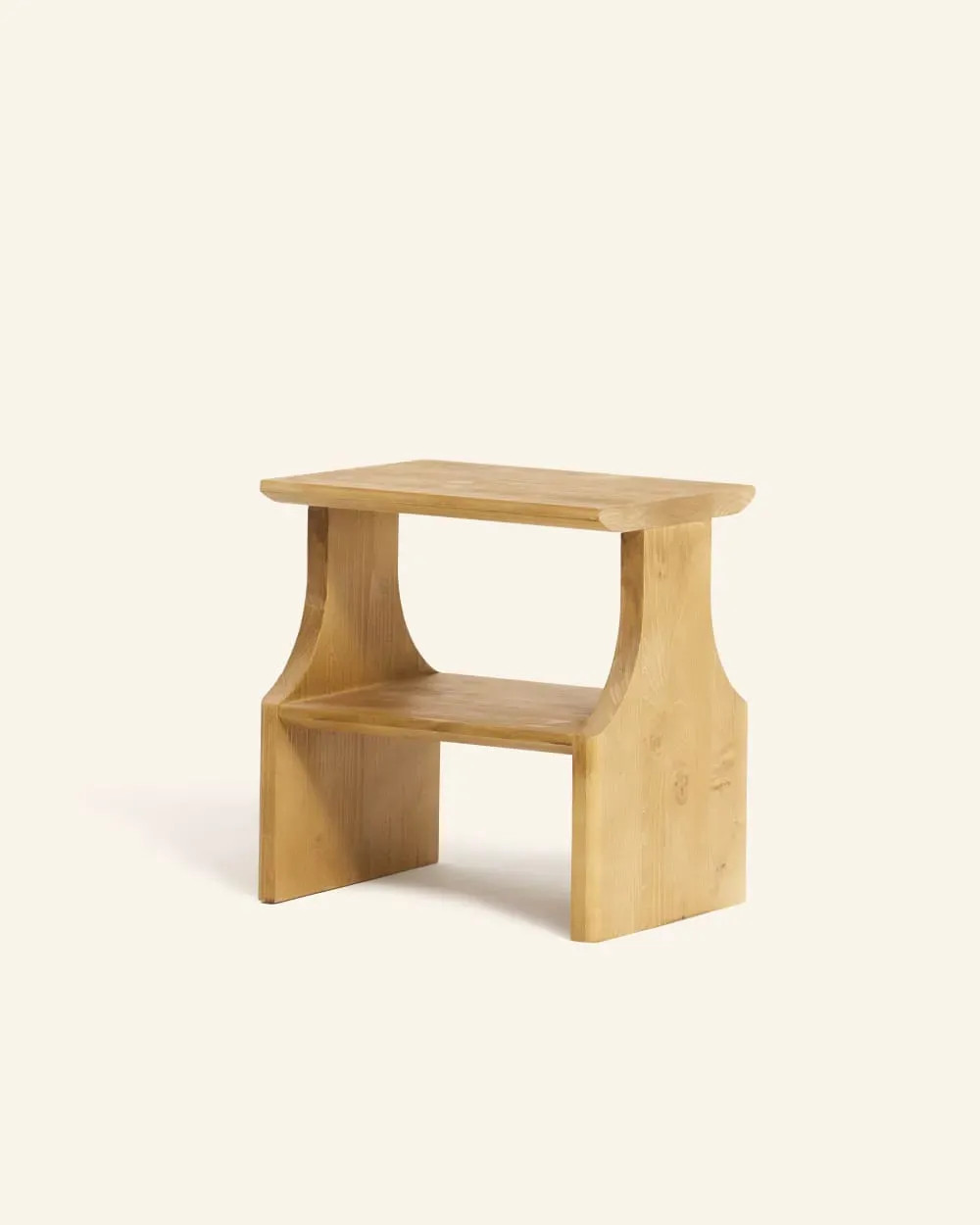 Illustration numéro 2 du produit Tabouret en bois massif couleur naturelle
