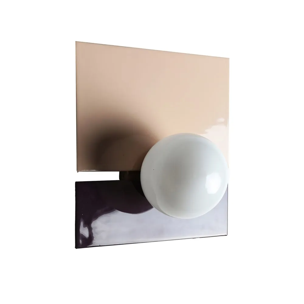 Illustration numéro 2 du produit Lampe de mur en fer doré, 30x18x30cm