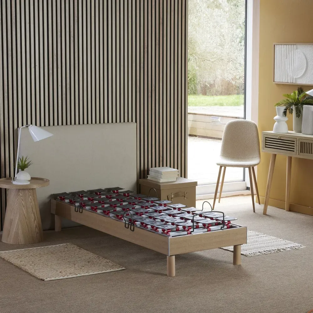 Illustration numéro 2 du produit Lit électrique à plots réglables chêne clair Made in France 90 x 190