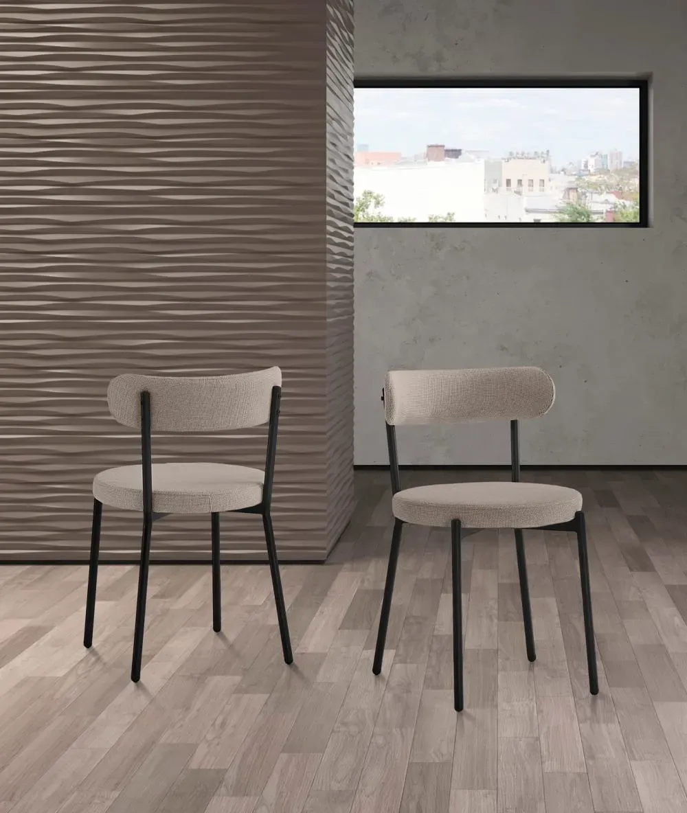 Illustration numéro 2 du produit Lot de 2 chaises en tissu et métal beige 75×46×49 cm