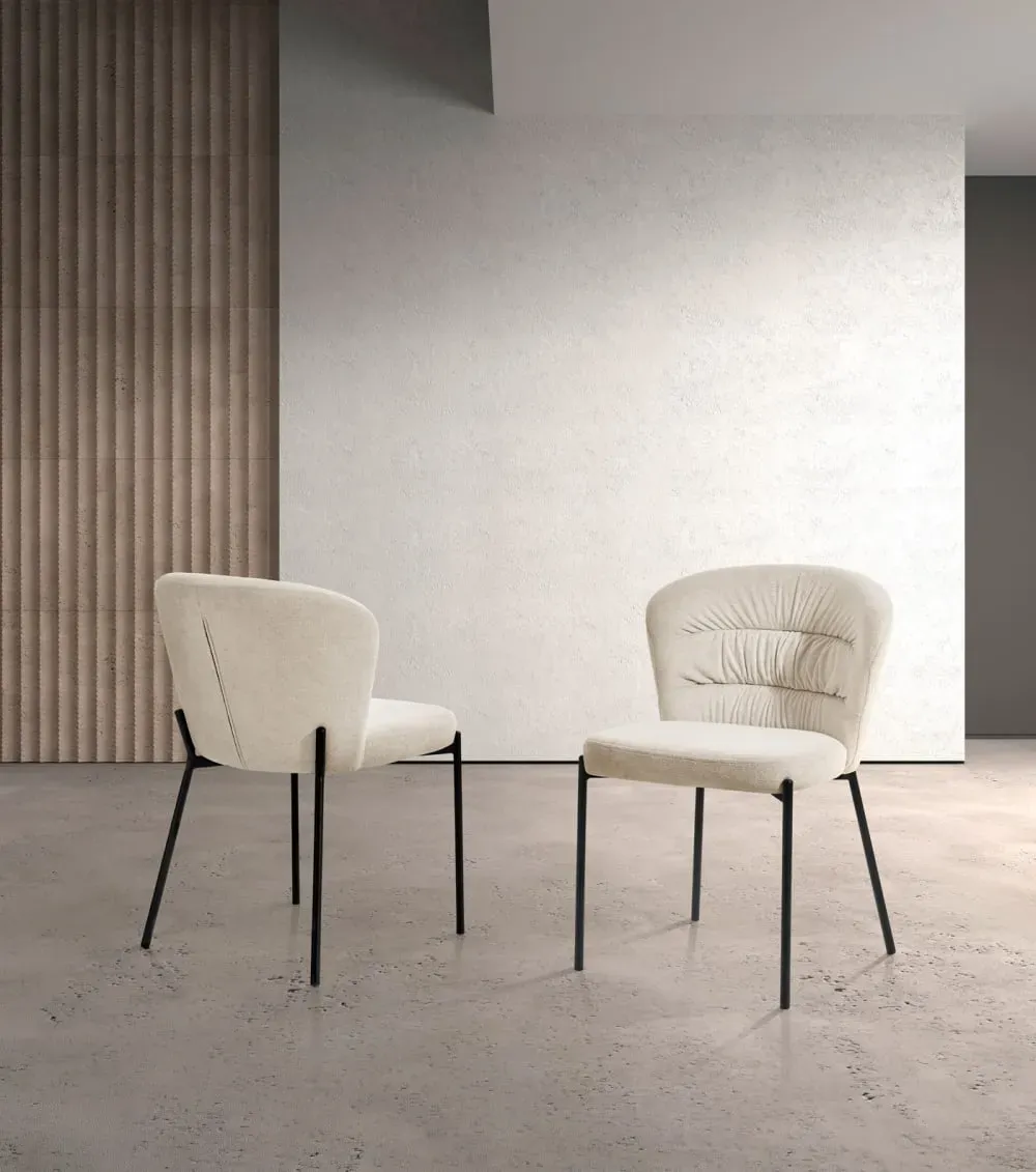 Illustration numéro 2 du produit Lot de 2 chaises en tissu chenille et métal beige 79×57×59 cm