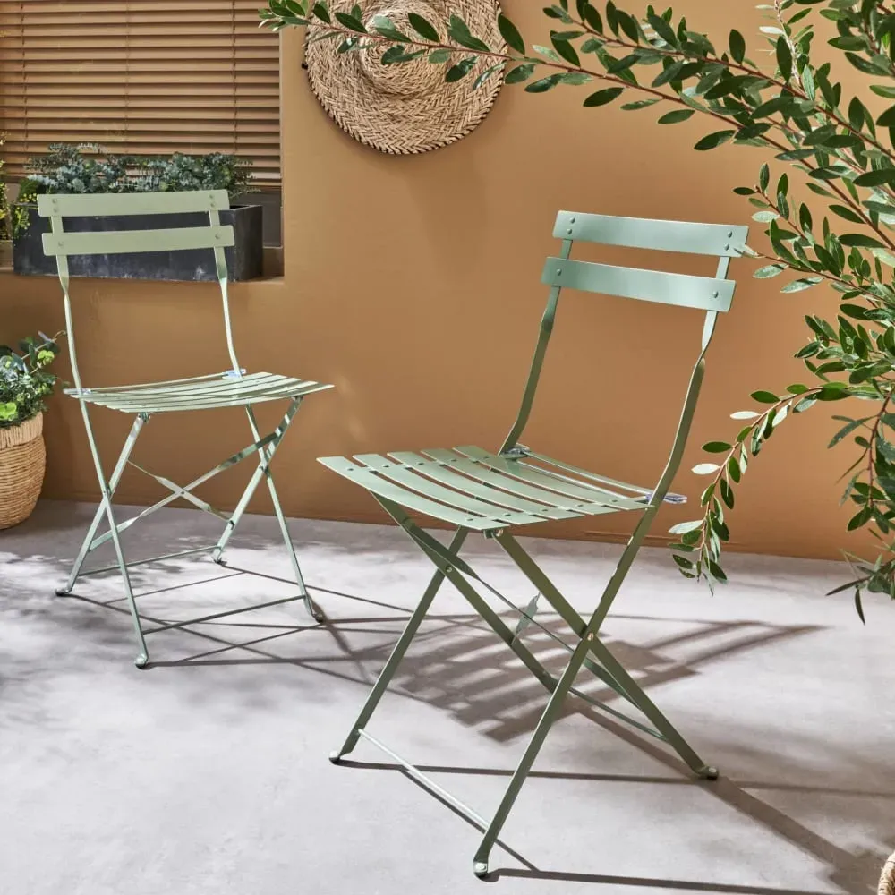 Illustration numéro 2 du produit Lot de 2 chaises de jardin pliables en acier thermolaqué vert de gris