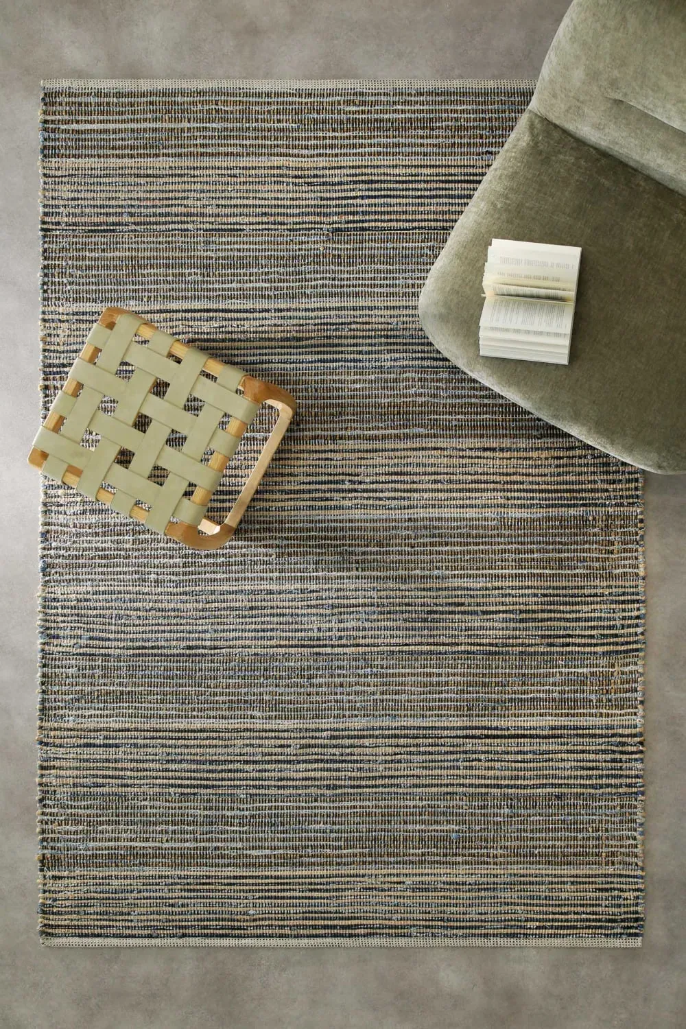 Illustration numéro 2 du produit Tapis fait main denim et jute naturel et bleu 140x200