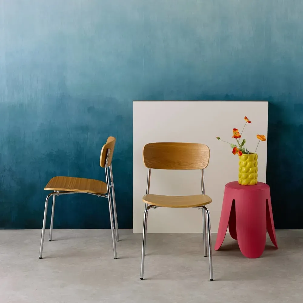 Illustration numéro 2 du produit Chaise vintage effet frêne et pieds métal chromé (lot de 2)