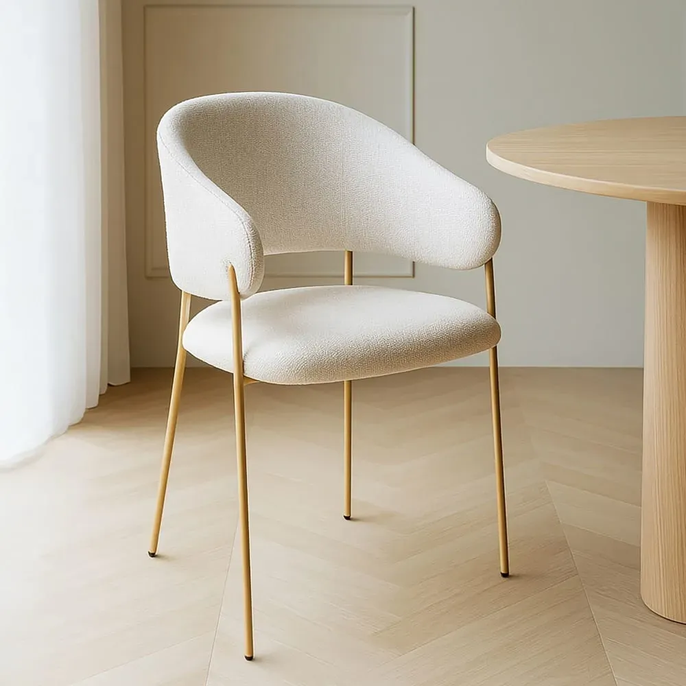 Illustration numéro 2 du produit Lot de 2 fauteuils de table en tissu écru et pieds en métal doré