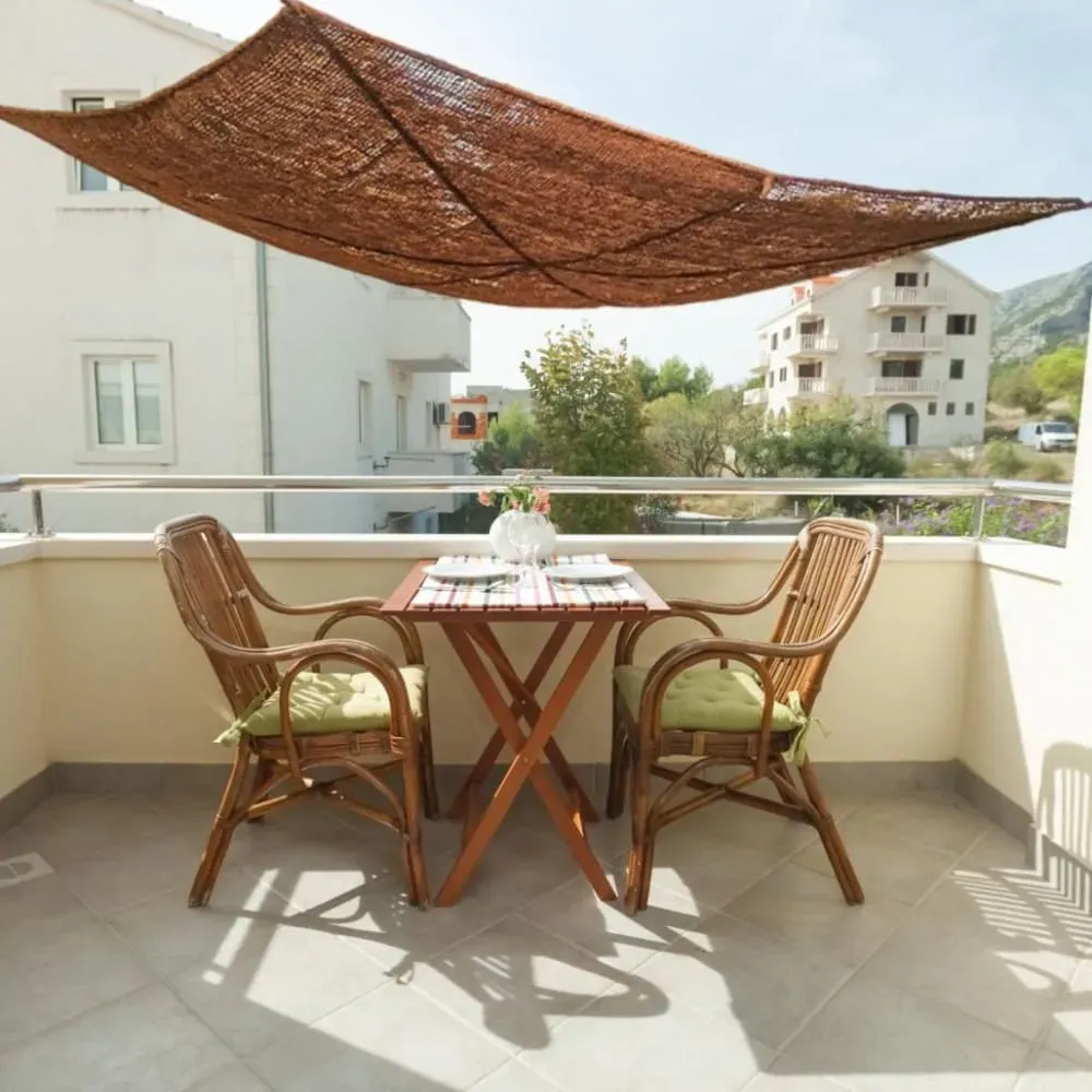 Illustration numéro 2 du produit Voile d'ombrage en coco à  suspendre 3x3