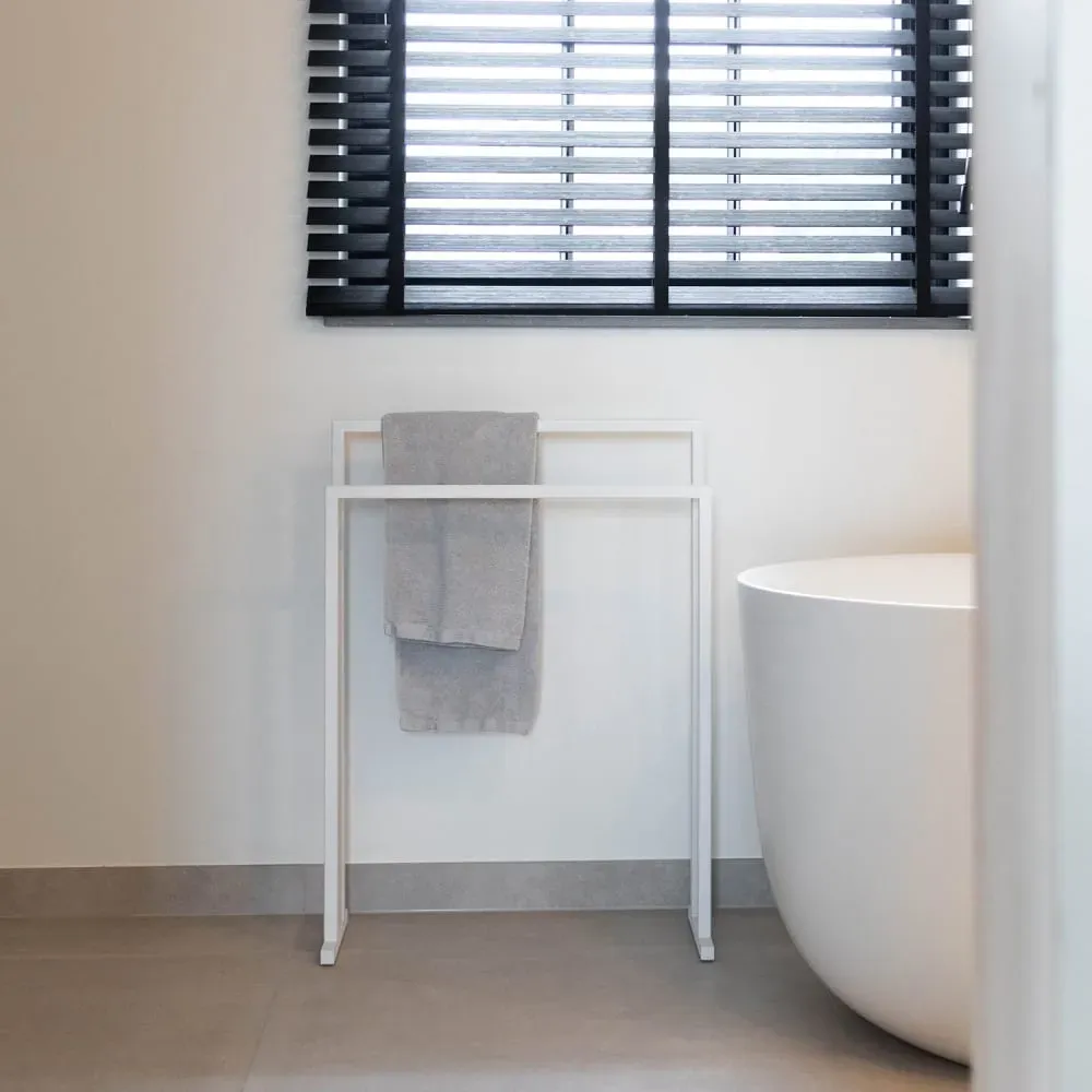 Illustration numéro 2 du produit Porte-serviette en métal blanc, H 82 cm