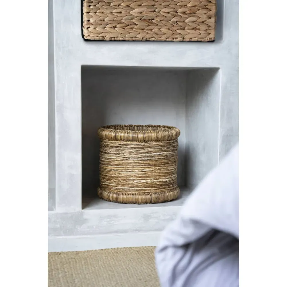 Illustration numéro 2 du produit Panier Chuka en feuille de bananier Beige