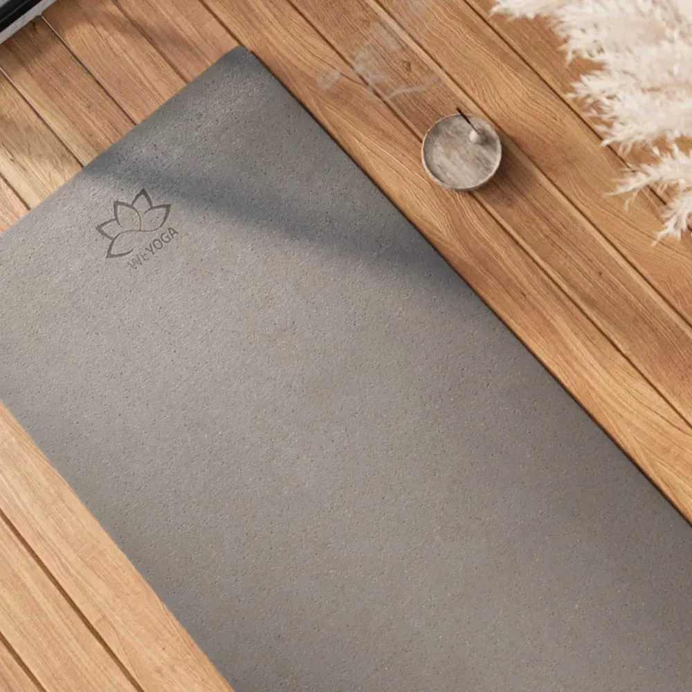 Illustration numéro 2 du produit Tapis descente de lit de bien-être yoga liège anthracite 60x190